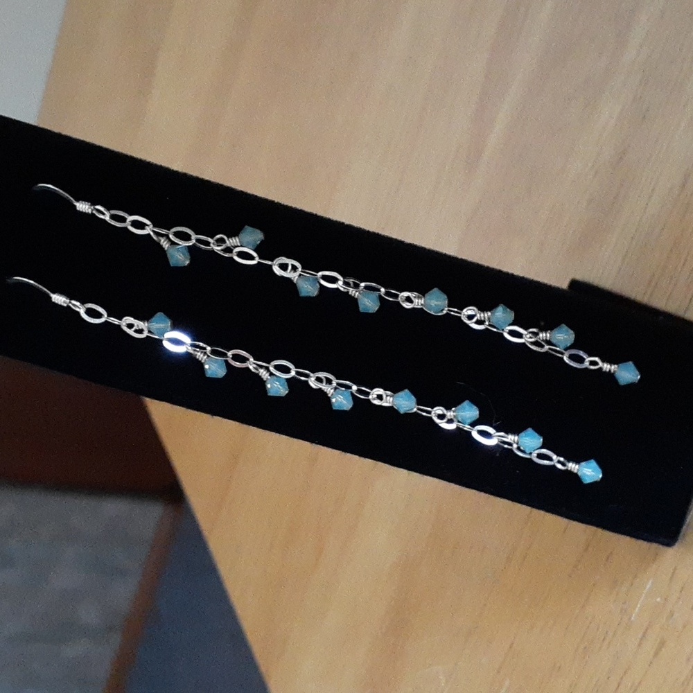 Brand New Sterling Silver Pierced Earrings T110